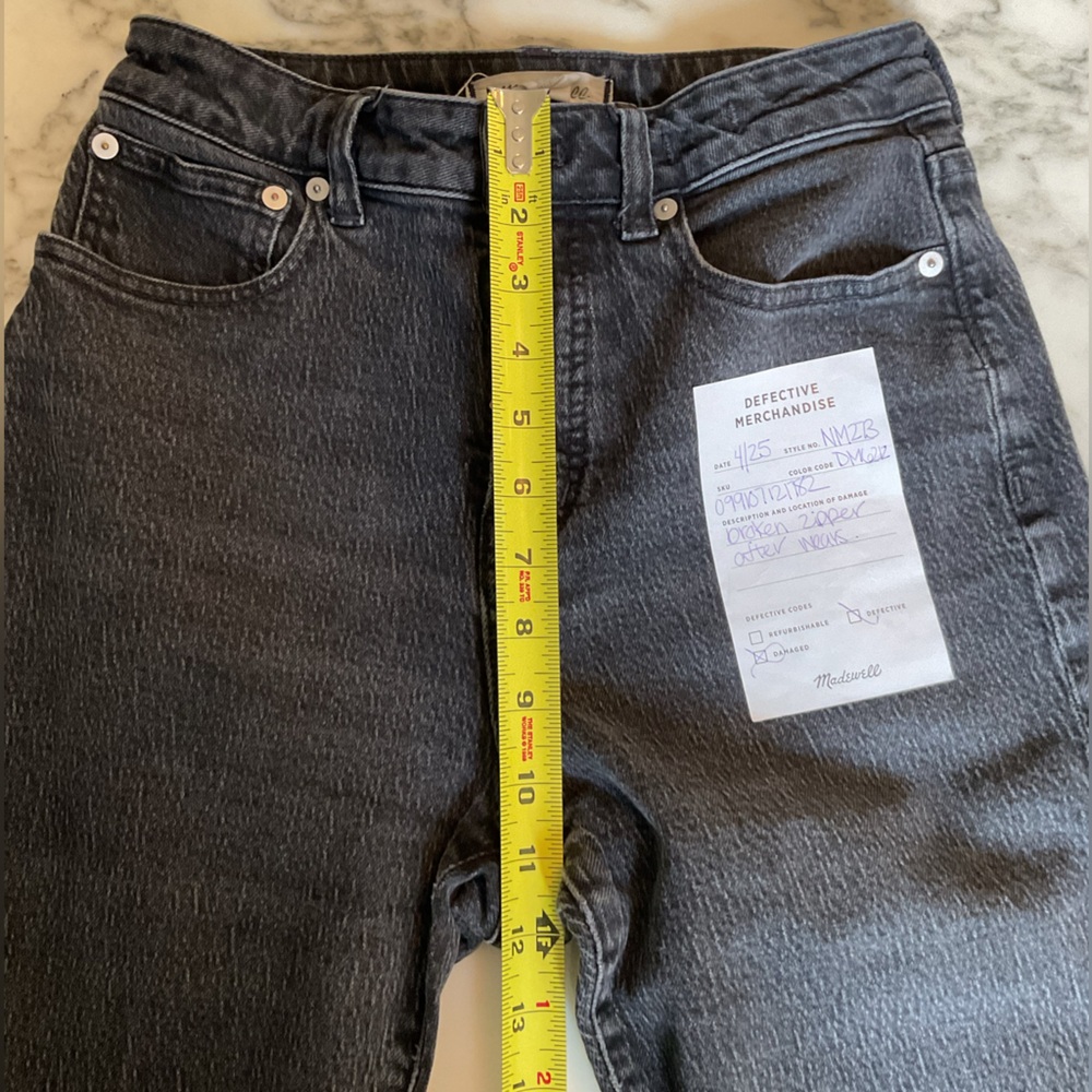 EUC Madewell Curvy 90s Black Wash Straight Jeans Sz 26  - NM273 - broken zipper - Picture 7 of 9